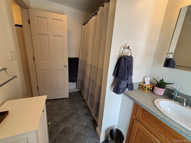 Building Photo - 11 W Bridge St