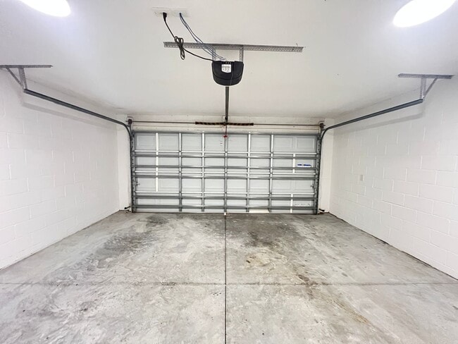 Building Photo - AWESOME 3 BD/2BA Home in Ocklawaha!!!