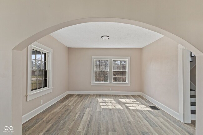 Building Photo - 320 Lockerbie St