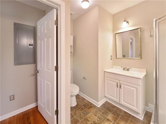 Building Photo - 140 Brook Cir SE