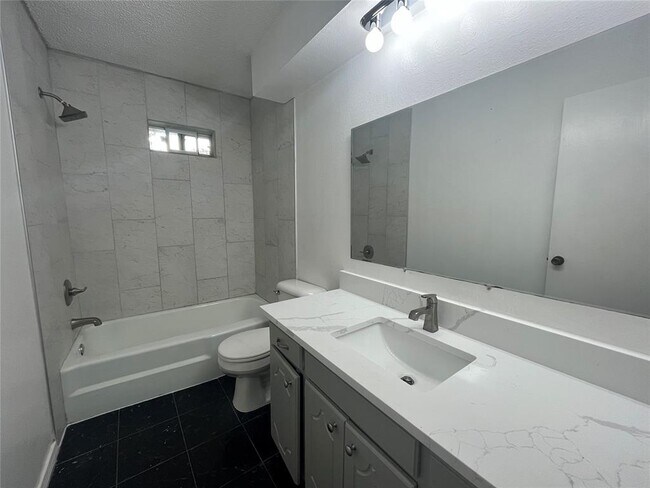 Building Photo - 829 Russell Cir