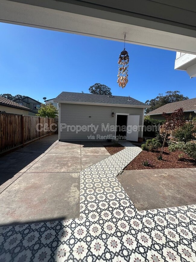 Building Photo - 15042 Breckinridge Ave