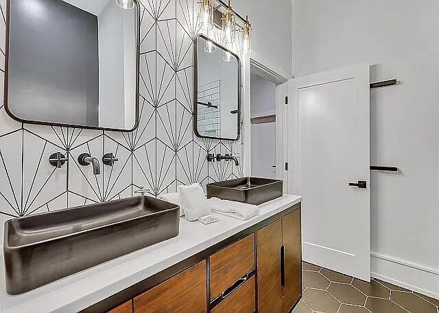 Building Photo - 108 E Anderson St