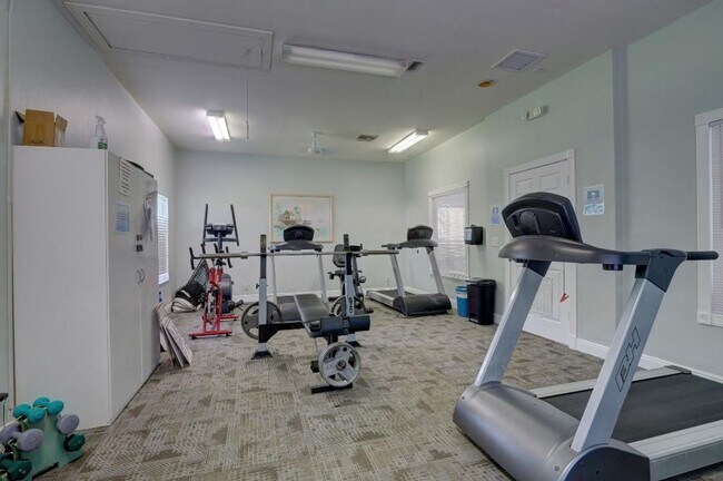 Building Photo - ** NICELY FURNISHED 3 Bedroom\2 Bath FIRST...