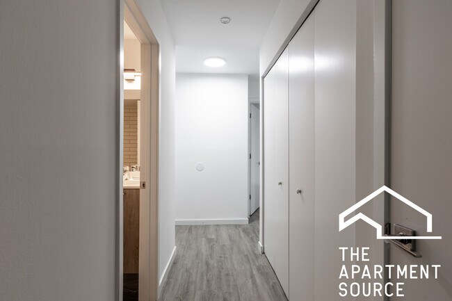 Building Photo - 7621 N Sheridan Rd