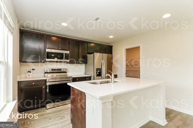 Building Photo - 22 Red Oak Dr.