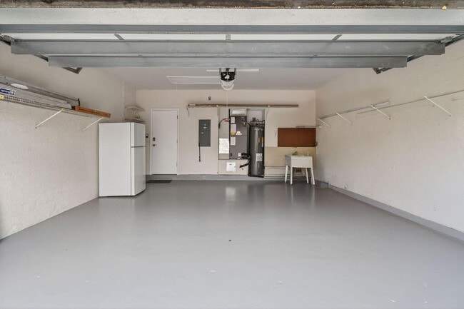 Building Photo - 2074 Mainsail Cir