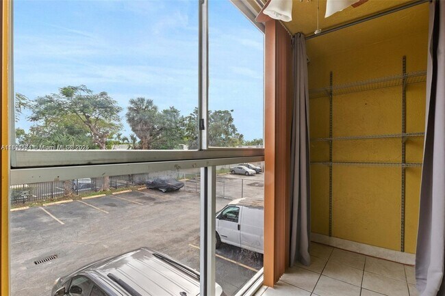 Building Photo - 1300 W 47th Pl