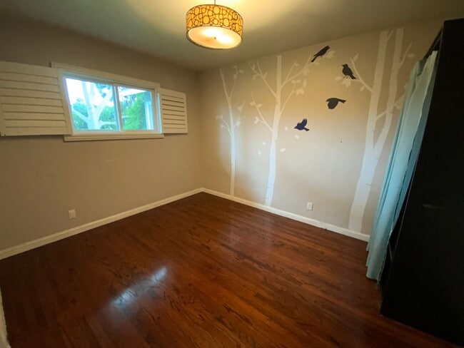 Building Photo - Spacious 3BD Home with Large Backyard, Quartz Counters & 2-Car Garage