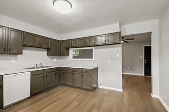 Building Photo - 7306 Parker Rd