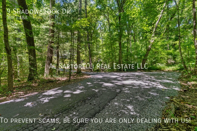 Building Photo - 9 Shadowbrook Dr