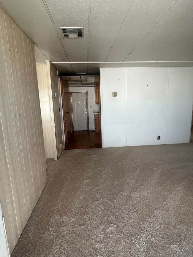 Building Photo - 3601 E Wyoming Ave