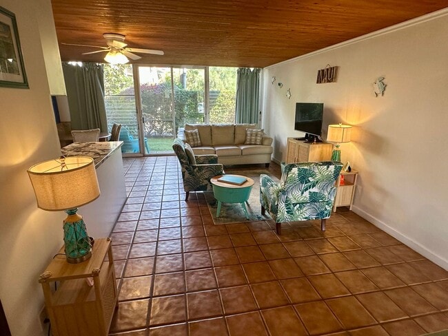 Building Photo - Ocean Front Complex w/ Pool & Amenities, F...