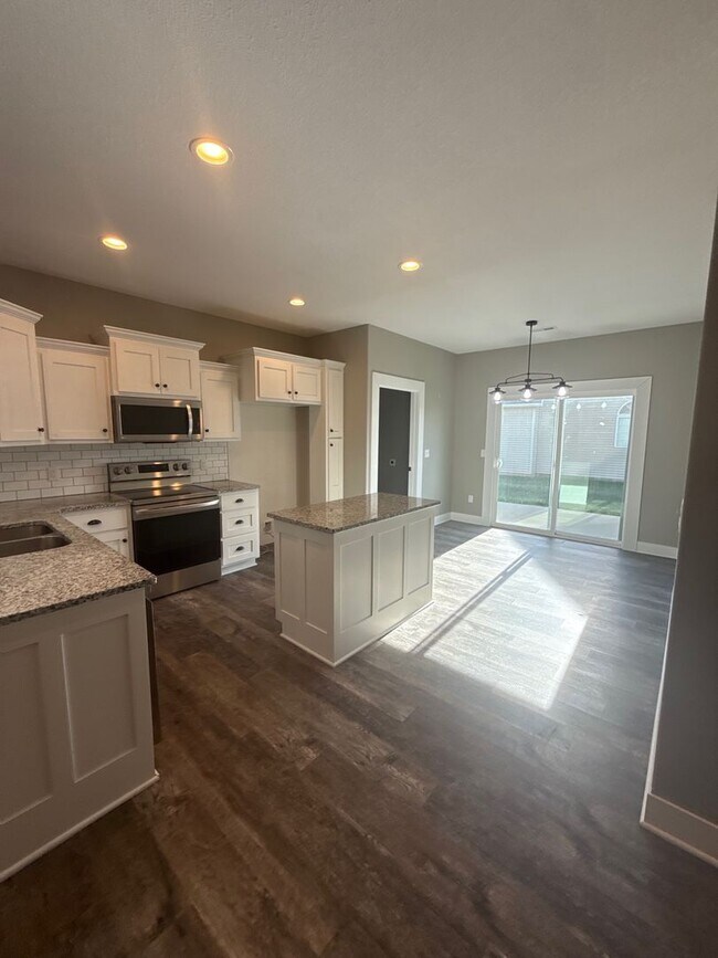 Building Photo - 17212-17224 Palazzo Drive