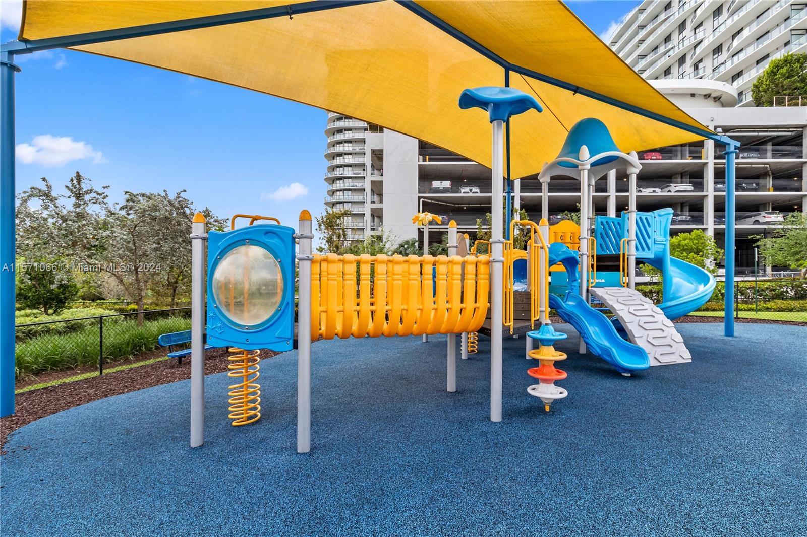 Building Photo - 14951 Royal Oaks Ln