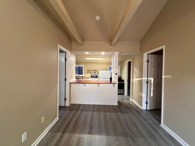 Building Photo - 274.5 Hathway Alley