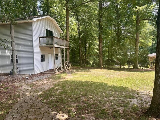 Building Photo - 2805 Pine Hill Dr