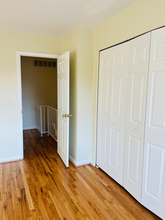 Building Photo - 2 Wimbledon Ln