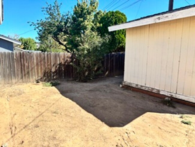Building Photo - 808 Kelton St