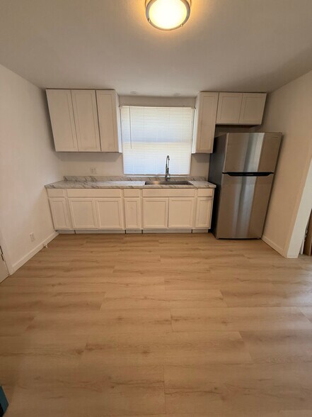 Building Photo - 109 6th Ave