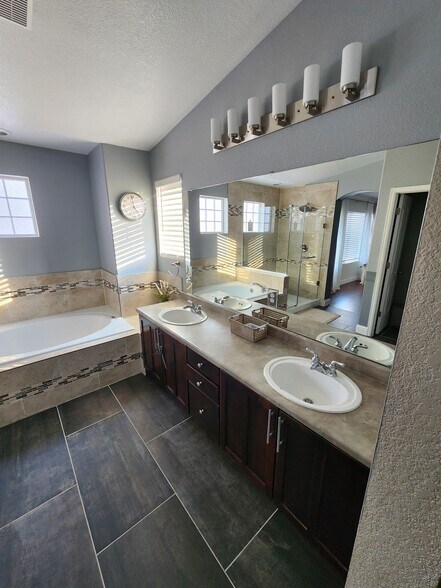 Building Photo - 2534 S Fundy Cir