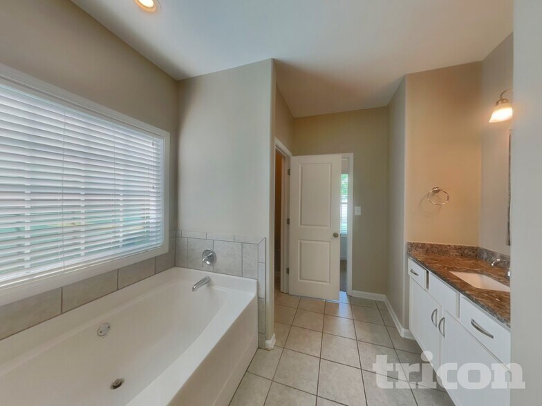 Building Photo - 30 Doolittle Ct