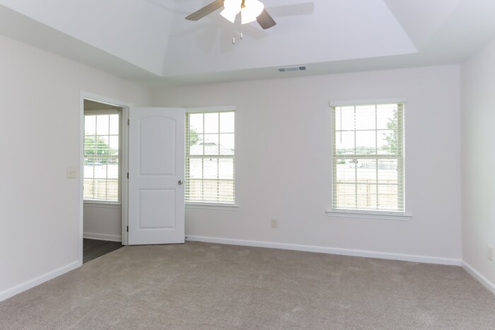 Building Photo - 12 Hideaway Ln