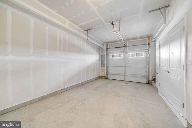 Building Photo - 4724 Torrey Ln