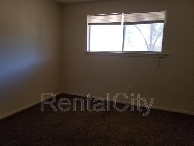 Building Photo - 818 N Highland Ave
