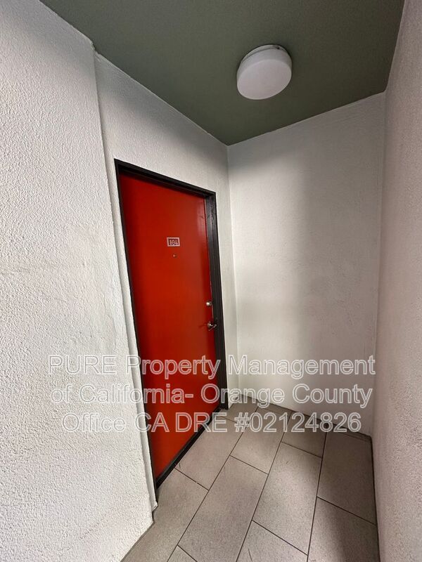 Building Photo - 1930 N Vermont Ave