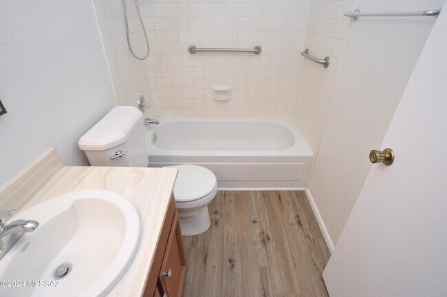 Building Photo - 3777 W Horizon Hills Dr