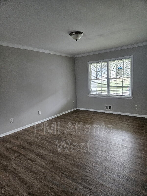 Building Photo - 5325 The Savoy