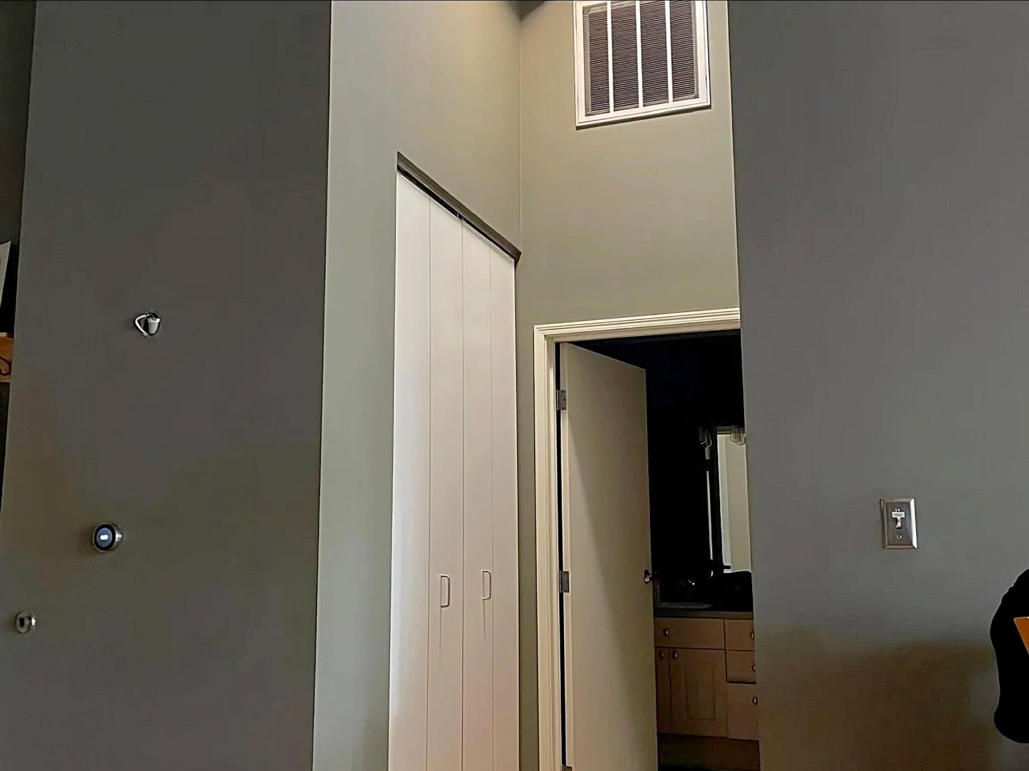 High ceilings - 1924 N Hubbard St