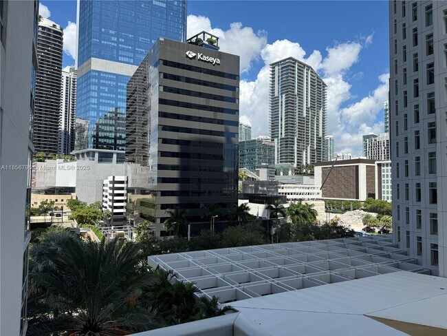 Building Photo - 950 Brickell Bay Dr