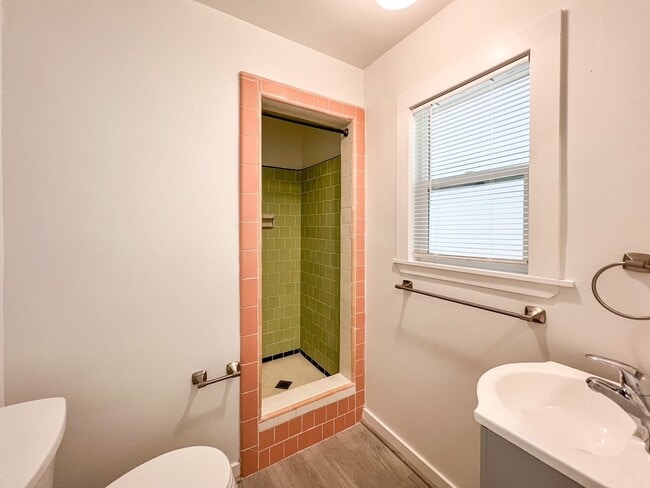 Building Photo - Charming 1 Bedroom, 1 Bath Rental in North...