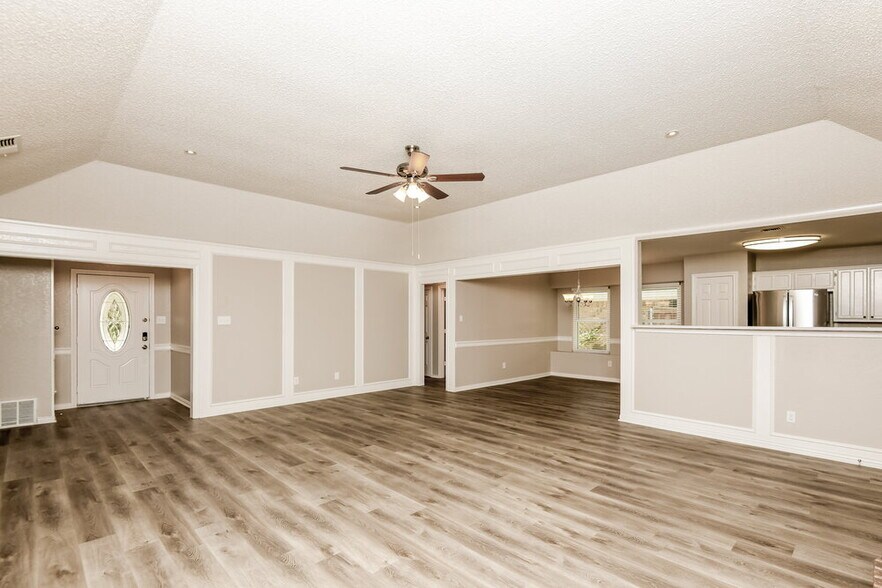 Building Photo - 1913 Green Willow Dr