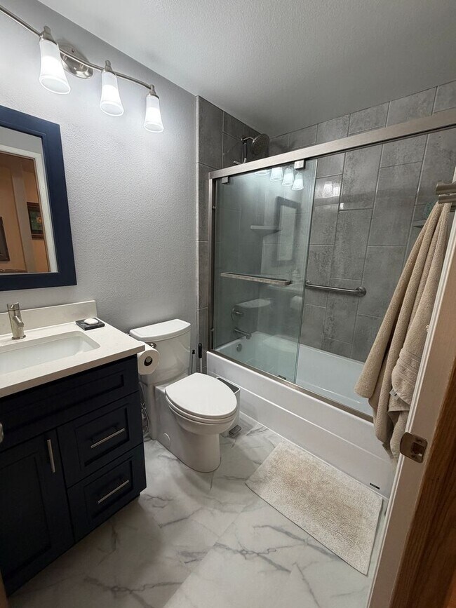 Building Photo - Modern 3 BD | 2.5 BA | 1,476 SF | 1-Car Garage | Solar Panels | Mountain View Community