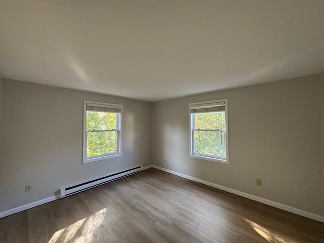 Building Photo - 20 Northwoods Cir