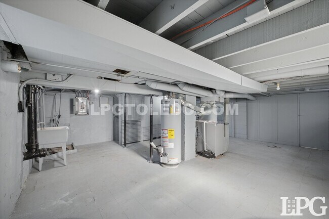 Building Photo - 5455 Douglas Rd