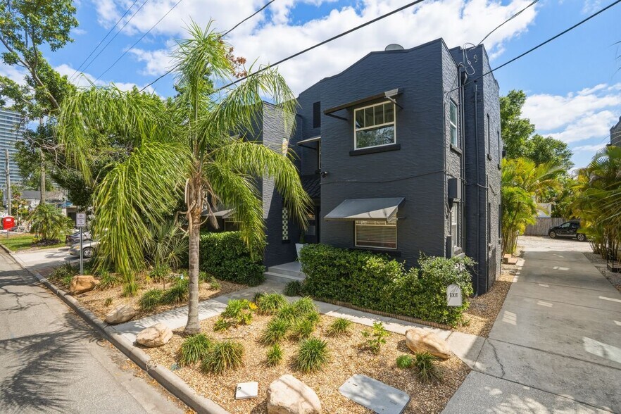 Building Photo - 3218 W Santiago St