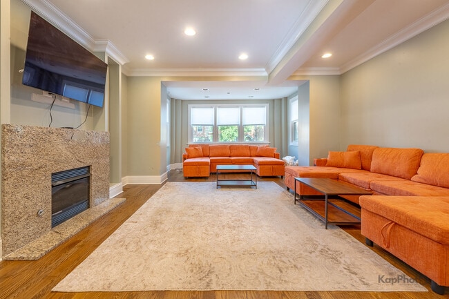 Building Photo - 3639 N Troy St