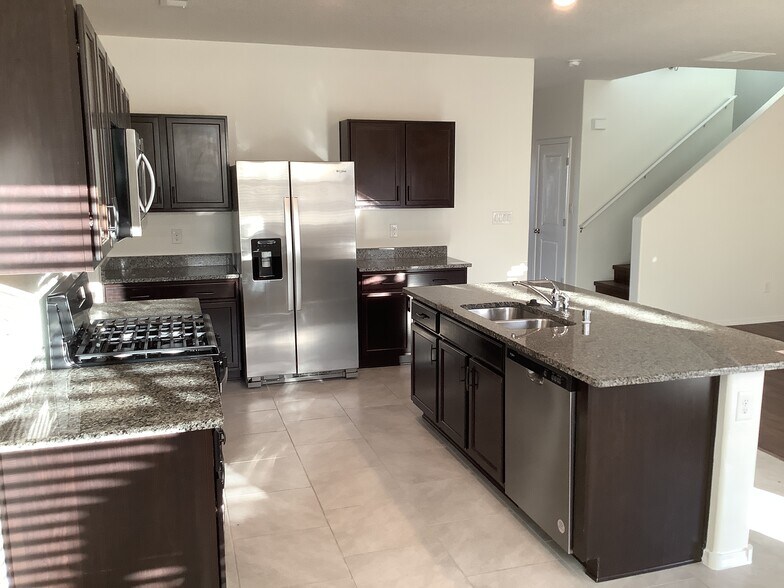 Building Photo - 2281 Solara Loop NE