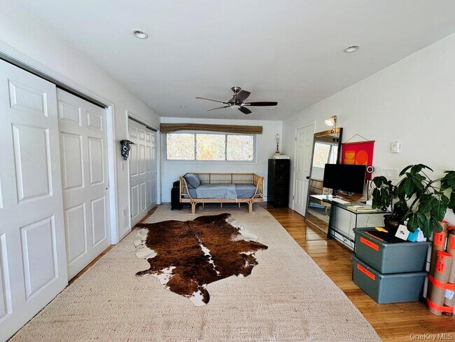 Building Photo - 117 Seven Hills Lake Dr