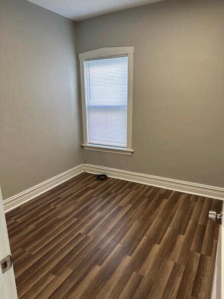 Building Photo - 2536 N Austin Ave