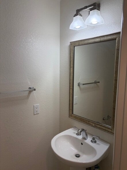 Half Bathroom - 14103 Brent Wilsey Pl