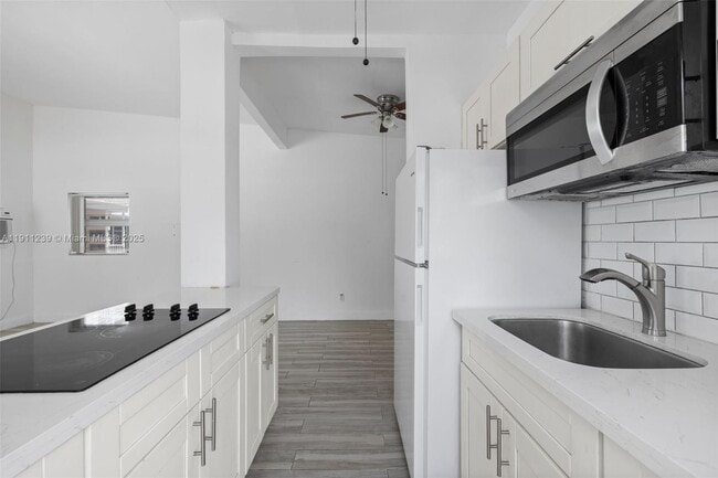 Primary Photo - 8135 Crespi Blvd