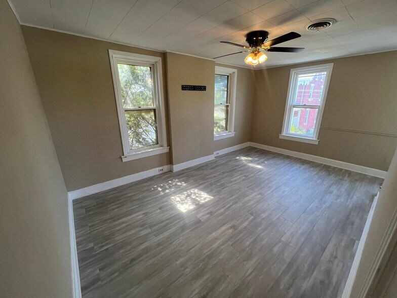 Building Photo - 232 Proudfoot Dr