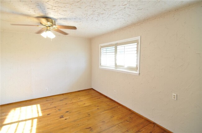 Building Photo - 16567 Farm to Market Rd 2154