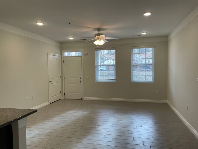 Building Photo - **SAVE $500 ON MAY MOVE-IN COST!**  2 Bedr...