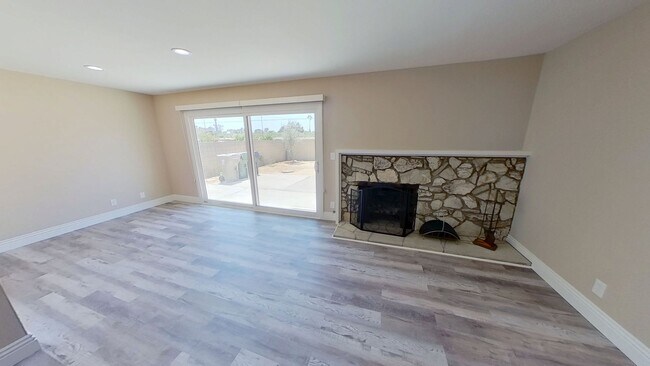 Building Photo - Coming Soon: Spacious 3Bd 2Ba College Park West Home